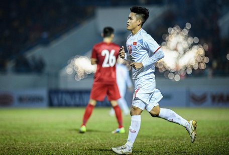 Tiền vệ Nguyễn Hữu Thắng tỏa sáng bằng một bàn thắng và một đường chuyền quyết định cho đồng đội ghi bàn vào lưới đội tuyển Việt Nam (ảnh: Đỗ Linh)