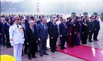 Lãnh đạo Đảng, Nhà nước và đại biểu dự Đại hội XIII vào Lăng viếng Chủ tịch Hồ Chí Minh
