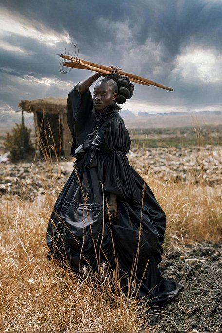 Nhiếp ảnh gia người Zimbabwe - Tamary Kudita giành chiến thắng ở hạng mục ảnh Sáng tạo.