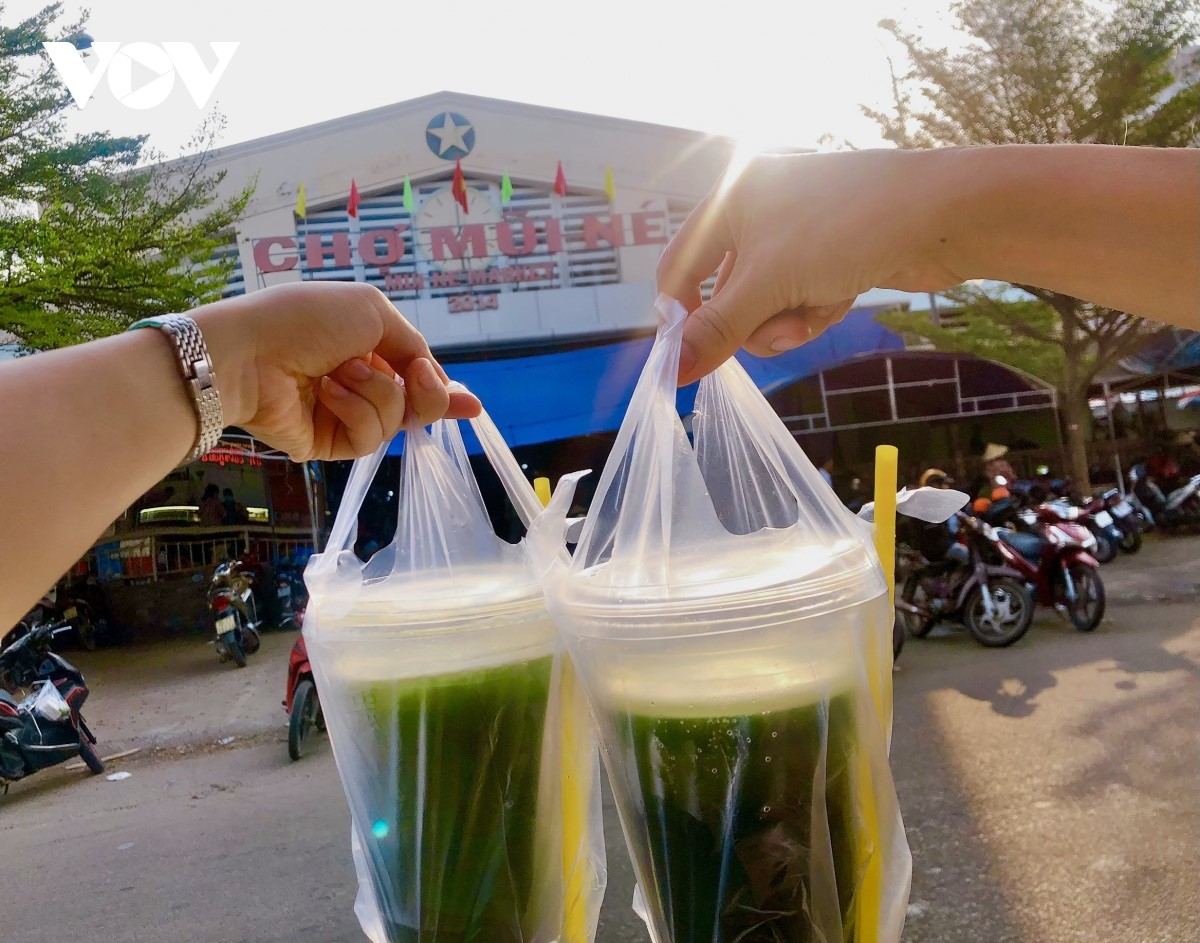 Cách làng chài không xa là chợ Mũi Né - một thiên đường của các món ăn địa phương. Nguồn: Nguyễn Hương