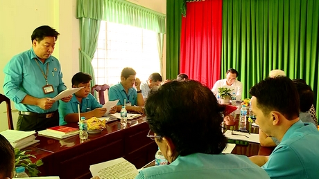 Ủy ban Bầu cử huyện Long Hồ kiểm tra công tác chuẩn bị bầu cử tại xã Đồng Phú.