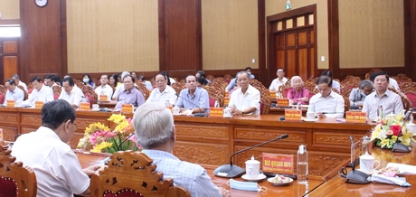 Các đại biểu tham dự buổi họp mặt.