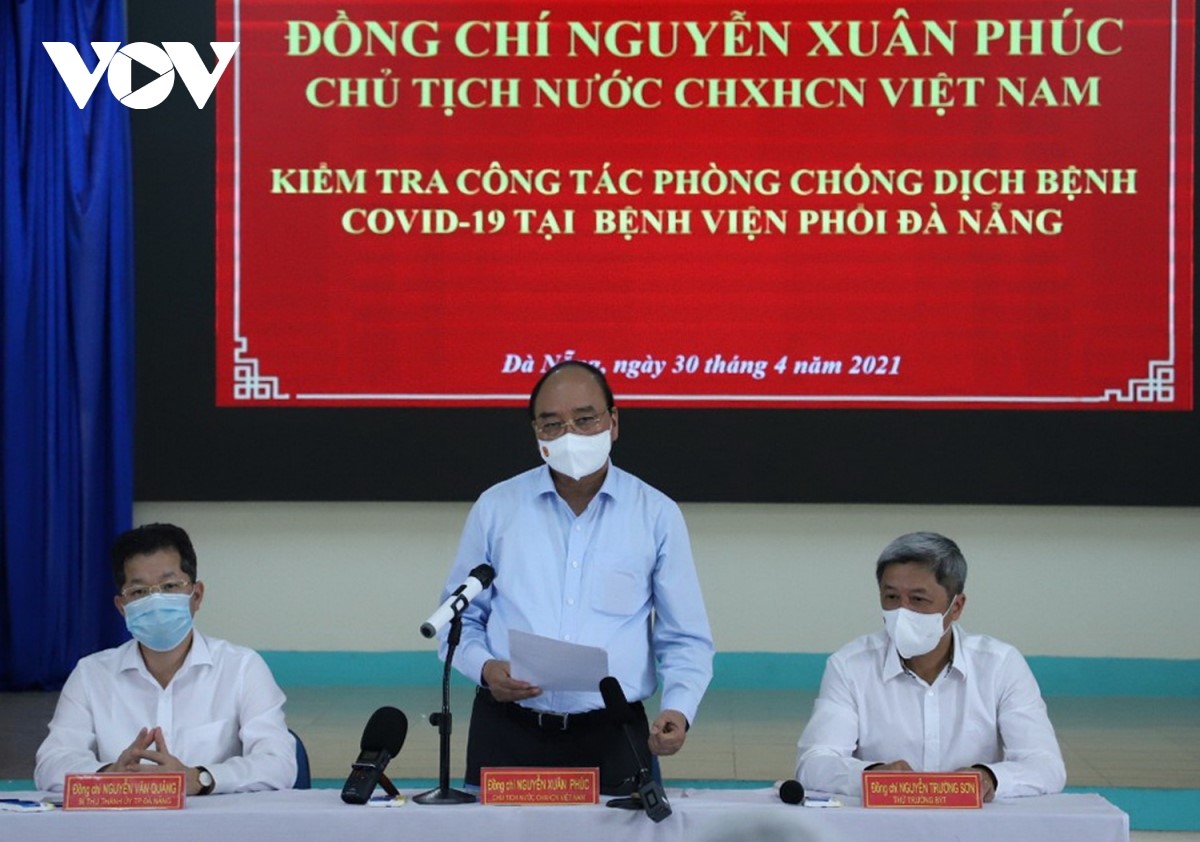 Chủ tịch nước Nguyễn Xuân Phúc phát biểu tại buổi kiểm tra phòng, chống dịch tại Bệnh viện Phổi Đà Nẵng.