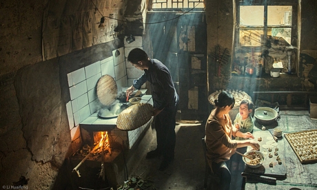 Bữa ăn gia đình - Ảnh: Li Huaifeng