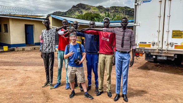 Anh Drew Binsky đến Nam Sudan - Ảnh: DREW BINSKY