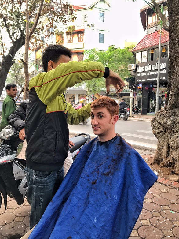 Drew Binsky đăng bức ảnh này lên Twitter vào đầu năm 2017 khi anh có mặt ở Hà Nội. Anh viết: 