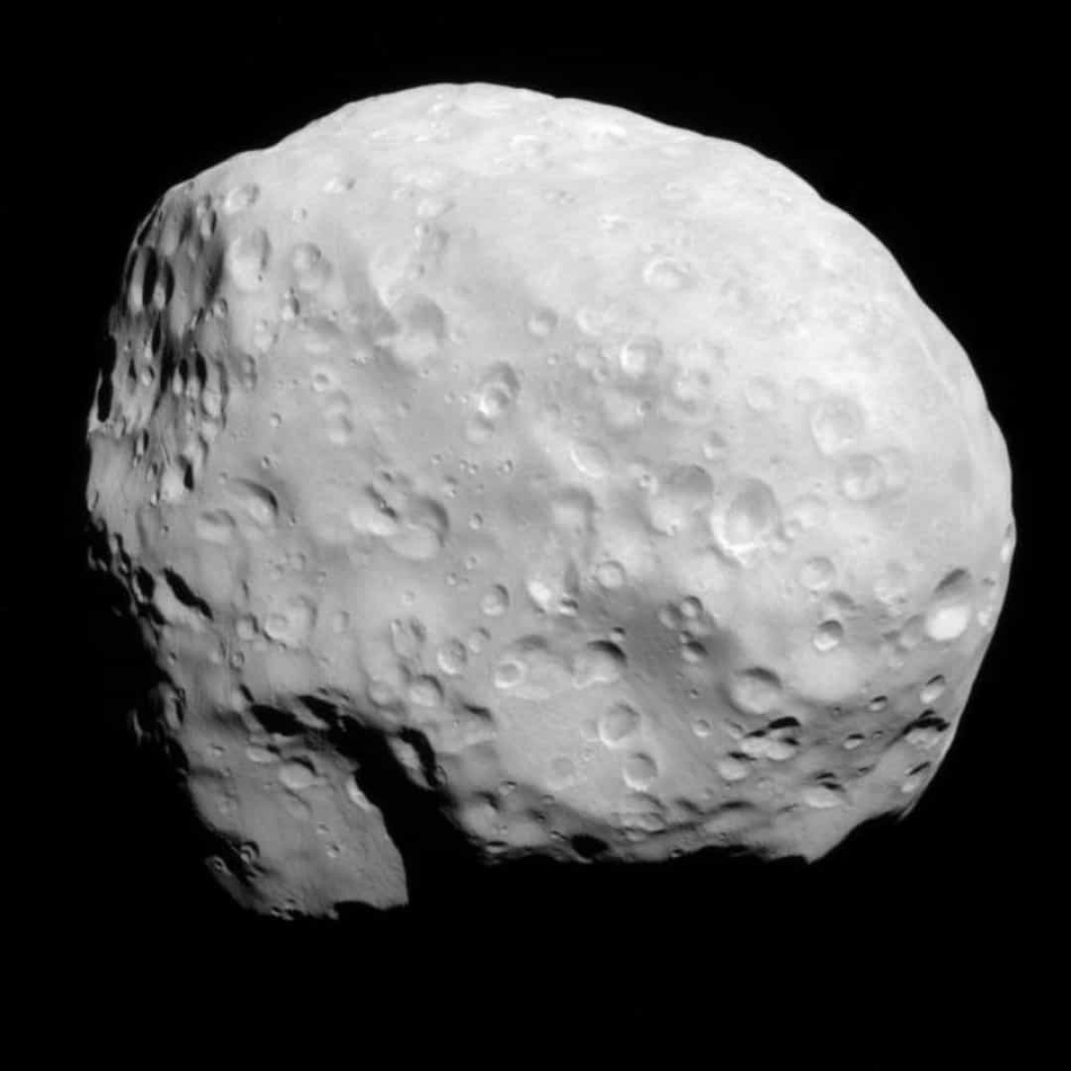 Epimetheus - mặt trăng của Sao thổ, cuốn hút các nhà khoa học vì có chung quỹ đạo với một mặt trăng khác của hành tinh này là Janus.