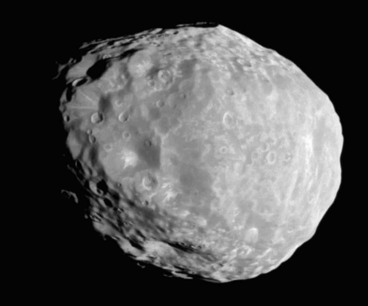 Janus và Epimetheus là 2 mặt trăng cùng quay quanh sao Thổ và cứ mỗi 4 năm, 2 vệ tinh này lại đổi vị trí quỹ đạo cho nhau.