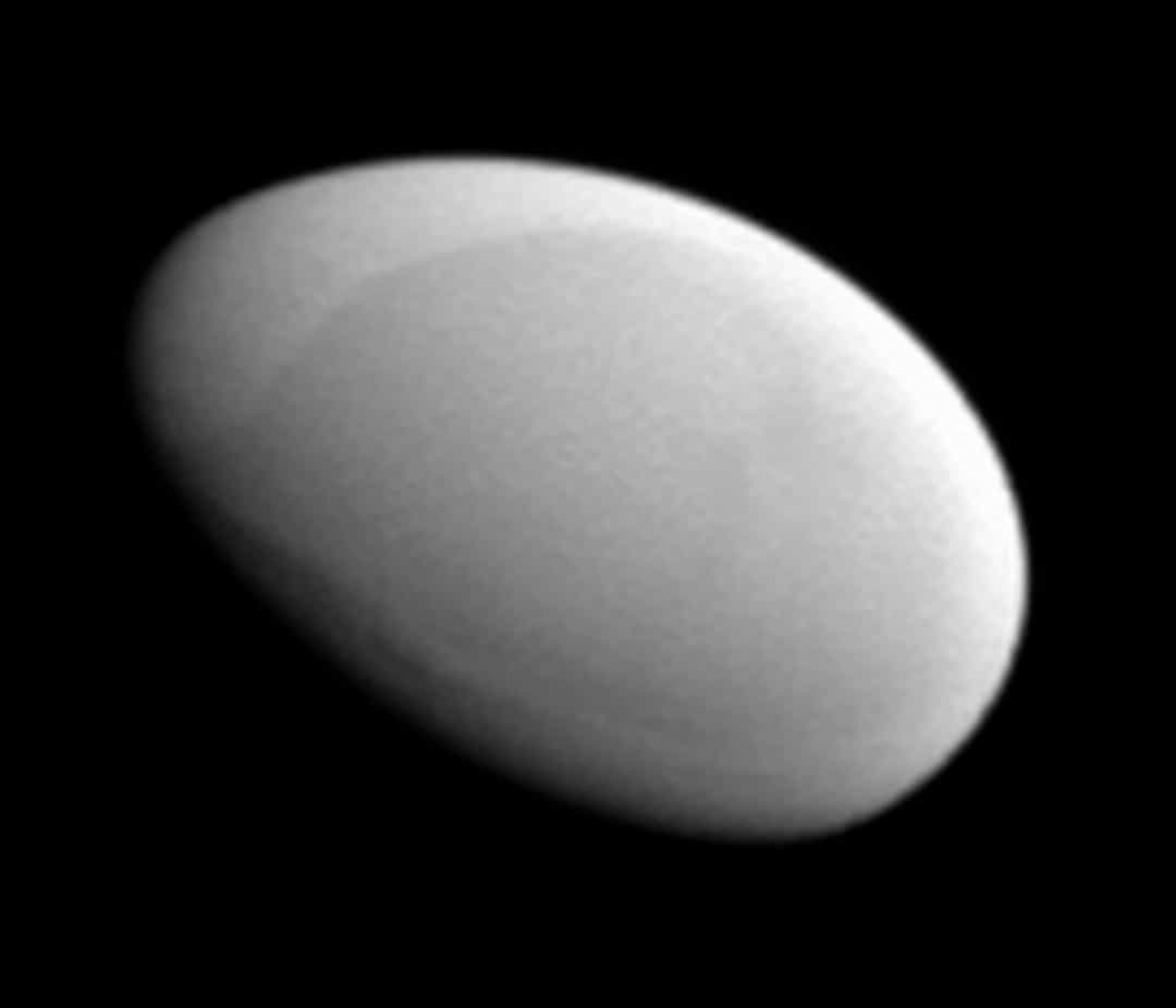 Methone - mặt trăng của sao Thổ, có hình quả trứng.