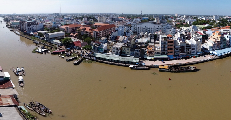 Kè chống sạt lở khẩn cấp bờ sông Long Hồ khu vực Phường 1 (đoạn từ nhà lồng Chợ cá Vĩnh Long đến giáp Bến tàu khách TP Vĩnh Long).