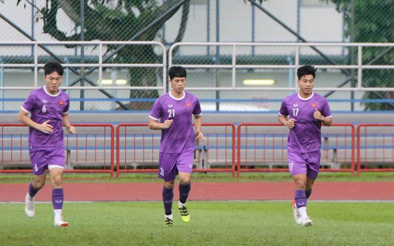 Cặp trung vệ Đình Trọng và Tiến Dũng đã tham gia tập luyện bình thường trở lại, sau khi bỏ lỡ trận bán kết lượt đi với Thái Lan hôm 23/12 vì chấn thương.