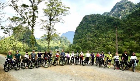 Tour du lịch đạp xe Hà Nội - Hòa Bình thu hút du khách sau giãn cách xã hội. Nguồn: Vietfoot Travel
