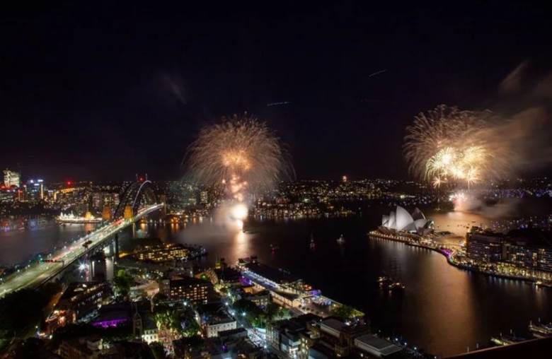 Pháo hoa mừng năm mới ở Sydney, Australia đánh dấu thời khắc chuyển sang năm mới 2022. Ảnh: EDWINA PICKLES.