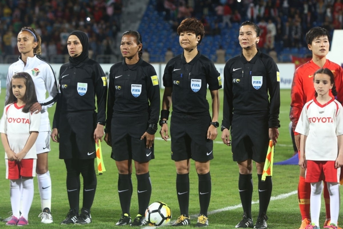 Các trọng tài Công Thị Dung và Trương Thị Lệ Trinh sẽ tham gia điều khiển các trận đấu của Asian Cup nữ 2022. (Ảnh: Getty). 
