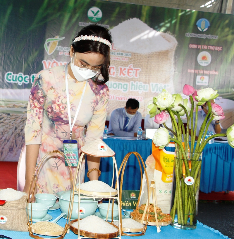Hội thi giới thiệu đến ban giám khảo và người tiêu dùng nhiều sản phẩm gạo mang nét đặc trưng riêng.