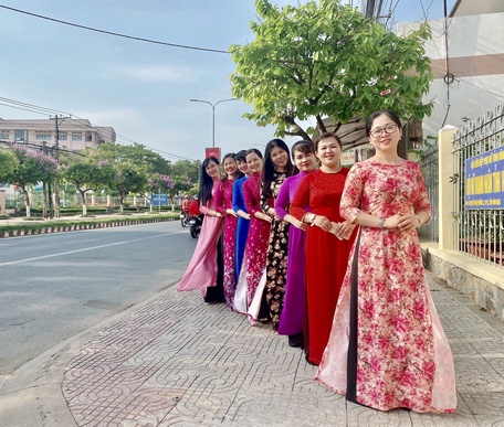 Phụ nữ hưởng ứng tuần lễ áo dài, tôn vinh giá trị văn hóa Việt Nam.