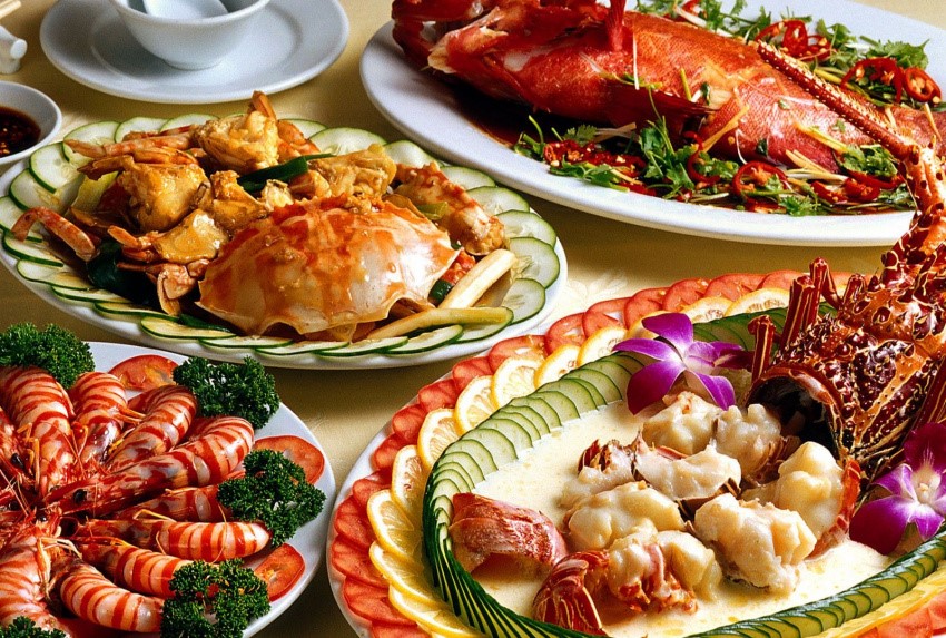 Quán hải sản Nha Trang Nhật Phong 3 – địa chỉ thưởng thức ẩm thực Nha Trang nổi tiếng. Ảnh: amthucnhatrang.