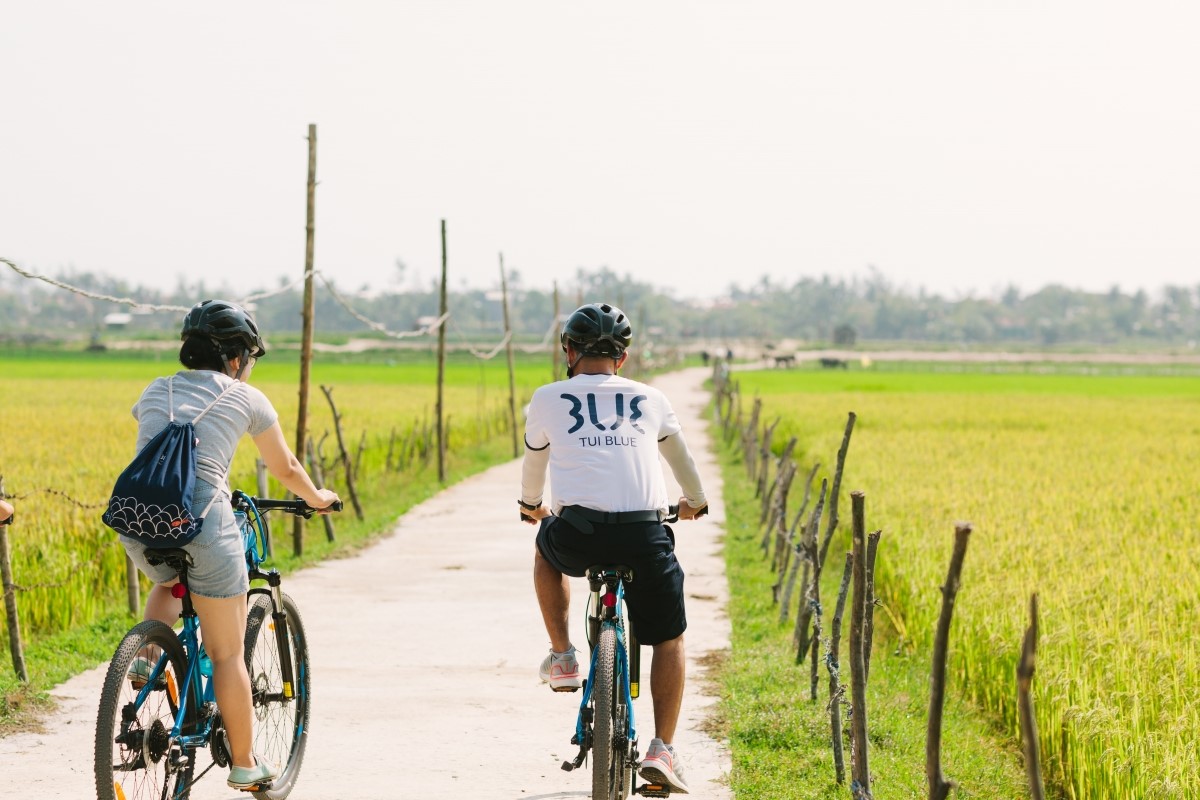 Du khách tham gia hoạt động thể thao, dã ngoại tại Quảng Nam. Nguồn: TUI BLUE Nam Hoi An