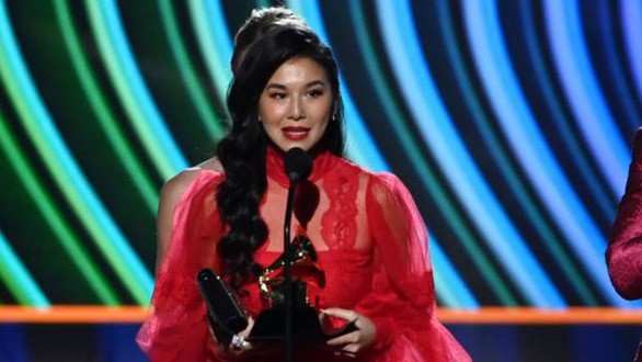  Nữ ca sĩ người Mỹ gốc Việt Teresa Mai nhận giải Grammy - Ảnh: GETTY