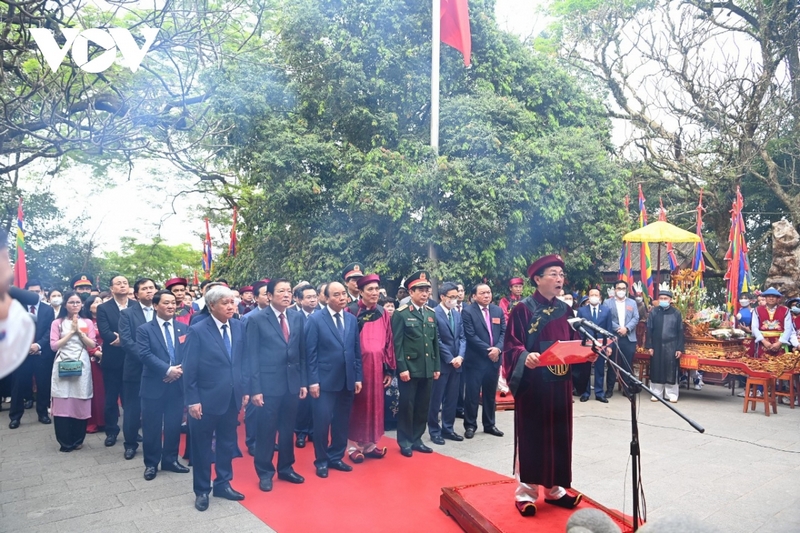 Ông Bùi Văn Quang - Chủ tịch UBND tỉnh Phú Thọ là chủ lễ dâng hương Giỗ Tổ Hùng Vương năm Nhâm Dần 2022.