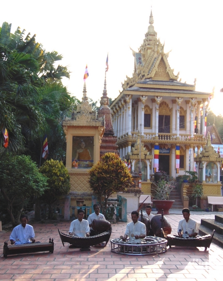 Trình diễn nhạc ngũ âm tại chùa Kỳ Son, xã Loan Mỹ, huyện Tam Bình, tỉnh Vĩnh Long