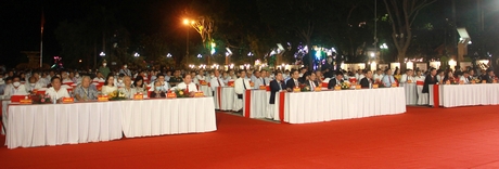 Chủ tịch Quốc hội Vương Đình Huệ và các đại biểu dự buổi lễ