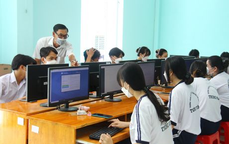 Trường THCS- THPT Trưng Vương dành thời gian buổi chiều để hướng dẫn học sinh lớp 12.