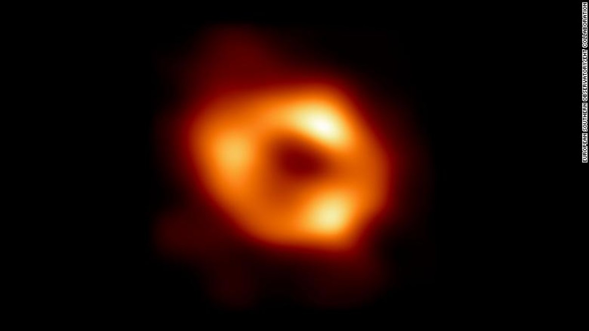 Hố đen Sagittarius A* nằm ở trung tâm Dải Ngân hà. Ảnh: CNN
