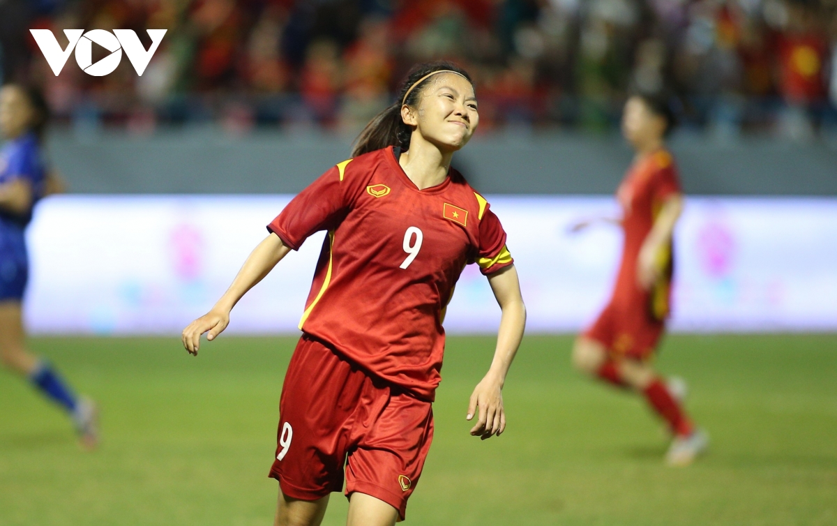  Phút 59, Huỳnh Như phá bẫy việt vị rồi rê qua cả thủ môn ĐT nữ Thái Lan để ghi bàn thắng duy nhất của trận đấu giúp ĐT nữ Việt Nam giành HCV.