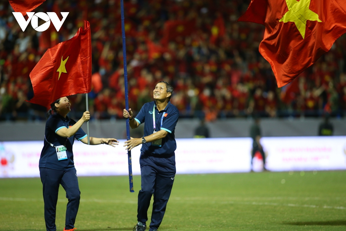 HLV Mai Đức Chung là người có công rất lớn giúp ĐT nữ Việt Nam bảo vệ thành công tấm HCV, đồng thời giúp bóng đá nữ thi đấu cực kỳ thành công trong năm 2022.