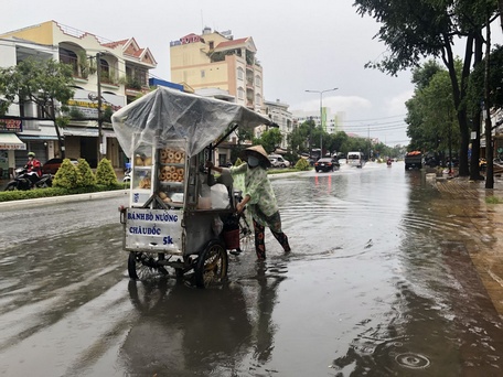  Mưa lớn gây ngật lụt tại TP Cần Thơ vào cuối tháng 4-2022.
