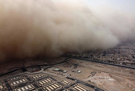 Trận bão cát ở Kuwait được chụp vào ngày 23/5 - Ảnh: AFP