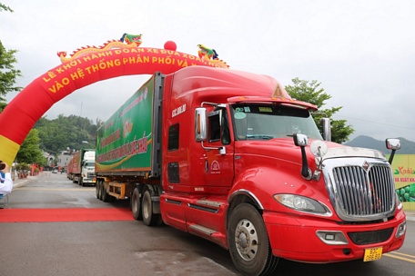  Đoàn xe khởi hành đưa nông sản Sơn La phân phối và xuất khẩu.