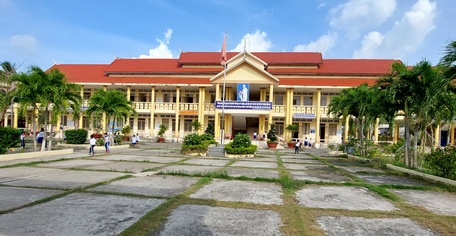 Các trường lớp ở vùng đồng bào Khmer được đầu tư khang trang, tạo điều kiện học tập tốt.