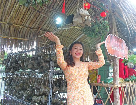 Vào dịp Tết Đoan ngọ, bánh ú lá tre, bánh bá trạng được bày bán trên nhiều khu phố người Hoa ở TP Hồ Chí Minh.