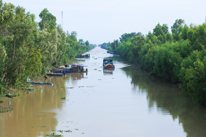 Tuyến kênh có tổng chiều dài 48km, một đầu nối với dòng Vĩnh Tế của An Giang, sau đó chảy ra tỉnh Kiên Giang trước khi đổ ra biển Tây.