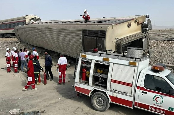Thương vong có thể tăng lên khi lực lượng cứu hộ tìm kiếm nạn nhân - Ảnh: AFP