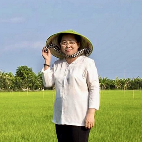 Chị Đoàn Ngọc Thanh Xuân luôn đồng hành mang lại lợi ích cho người nông dân.