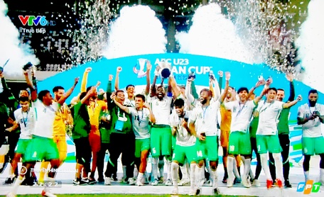 U.23 Saudi Arabia lần đầu tiên đăng quang ngôi vô địch tại VCK U.23 Châu Á 2022, mà không để thủng lưới bàn nào.Ảnh chụp qua ti vi