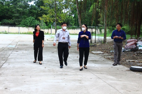 Phó Chủ tịch UBND tỉnh kiểm tra điểm thi Trường THCS và THPT Trưng Vương.