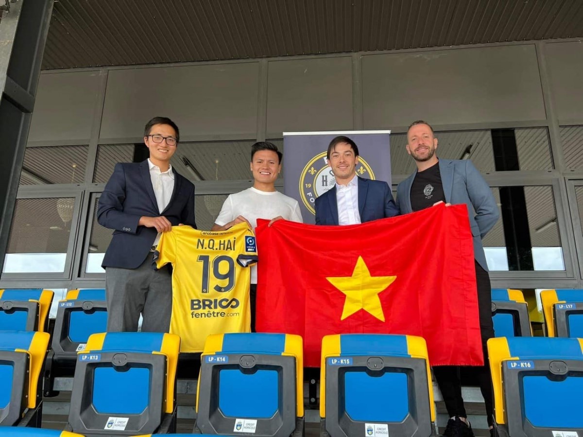Đây là lần đầu tiên Quang Hải ra nước ngoài thi đấu. (Ảnh: FBNV)