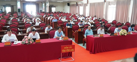 Đại biểu dự hội nghị tại điểm cầu Tỉnh ủy Vĩnh Long.