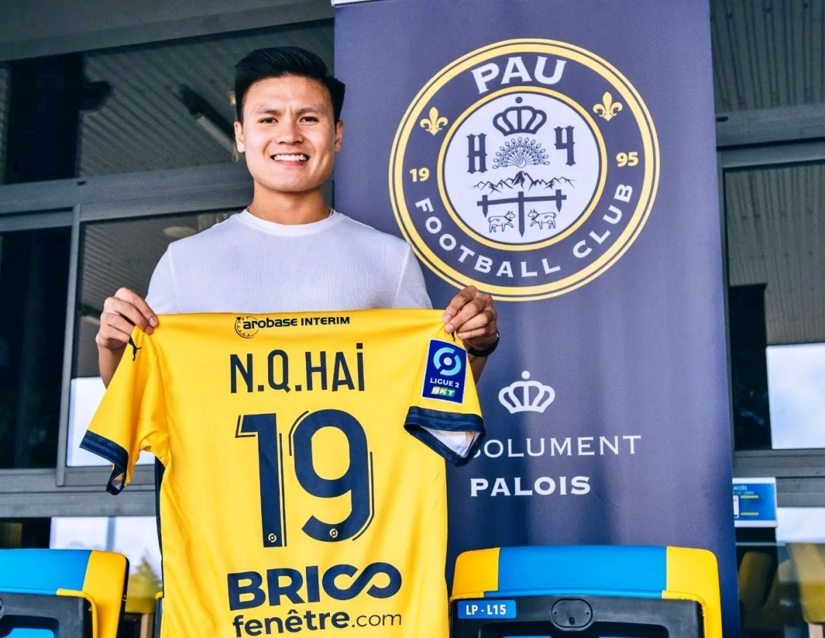 Quang Hải khoác áo số 19 ở Pau FC (Ảnh: Pau FC).