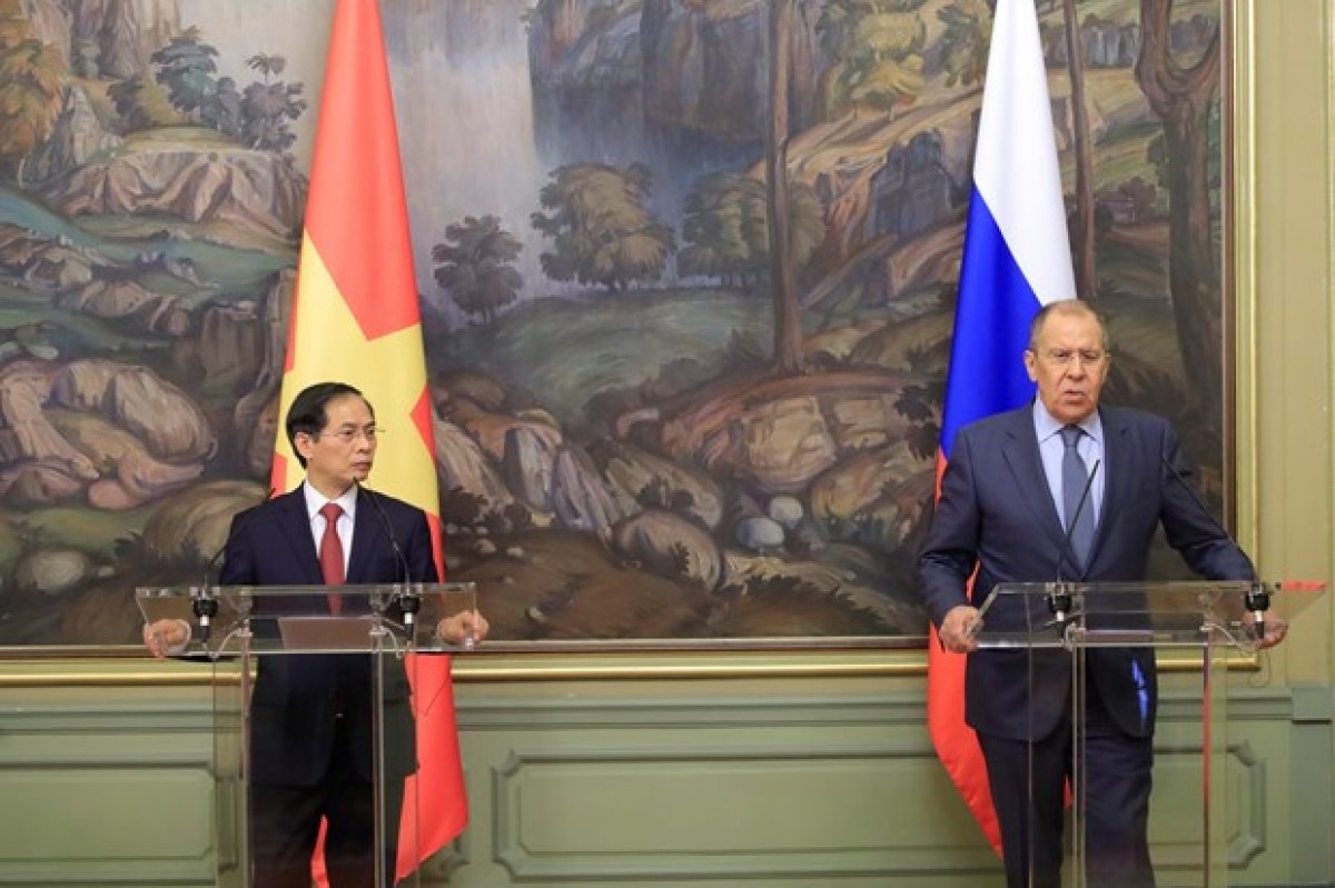 Bộ trưởng Ngoại giao Bùi Thanh Sơn trong gặp ông Lavrov tại Moscow (Ảnh: TTXVN).