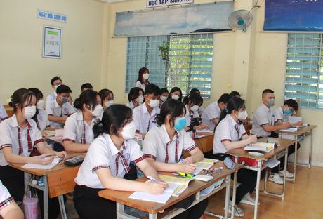 Học sinh Trường THPT Võ Văn Kiệt trong thời gian ôn tập chuẩn bị thi tốt nghiệp THPT 2022.