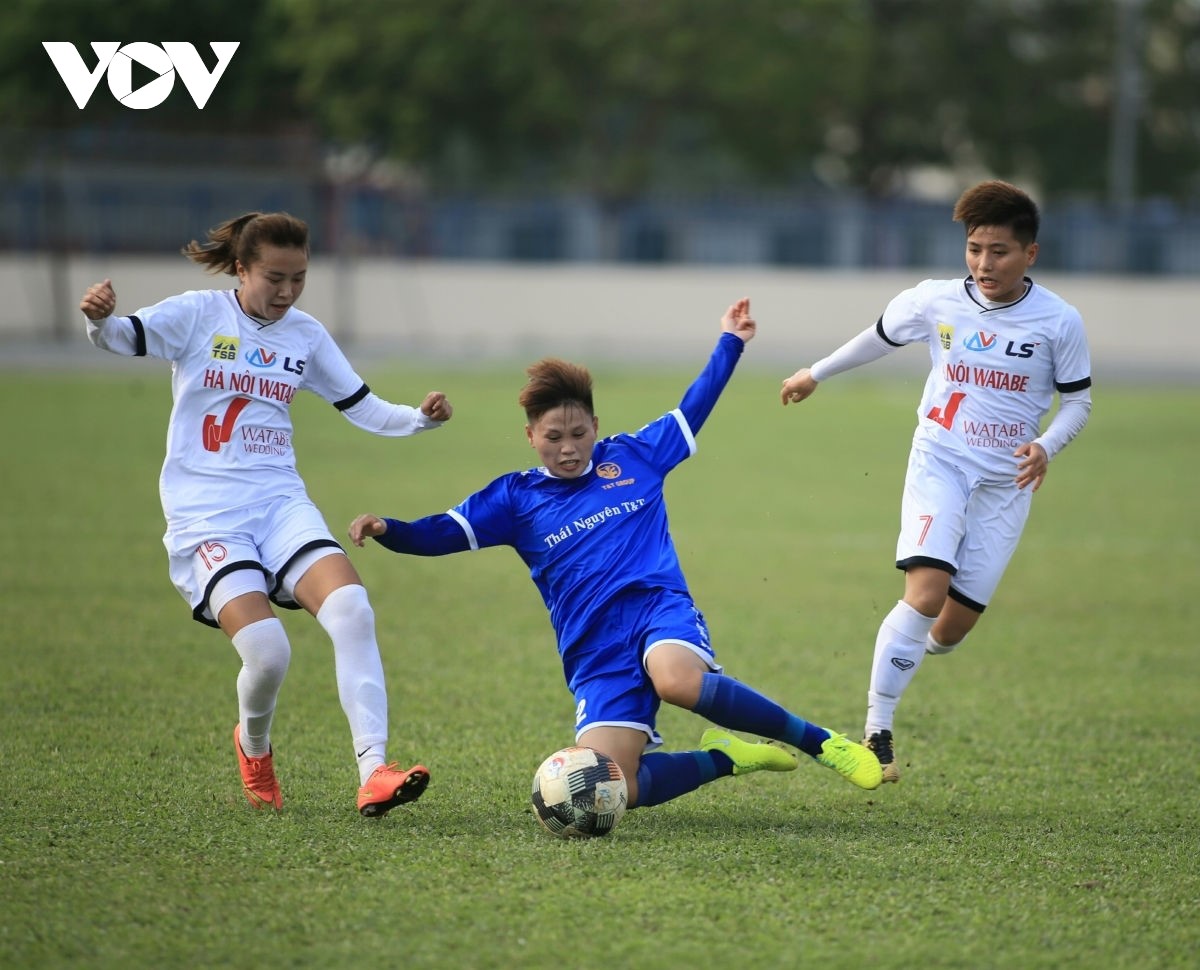 Các cầu thủ nữ Việt Nam chuẩn bị bước vào mùa giải 2022 cấp CLB. (Ảnh: Trần Tiến).  