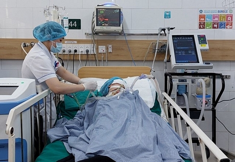 Bệnh nhân đang điều trị tại Trung tâm Chống độc (Bệnh viện Bạch Mai).