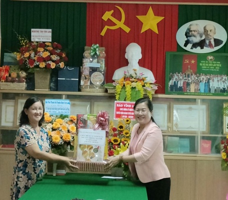  Lãnh đạo Hội Nhà báo Việt Nam tỉnh chúc mừng Ban Tuyên giáo tỉnh.