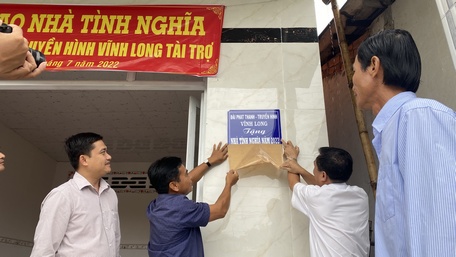  Bàn giao nhà tình nghĩa cho gia đình chính sách ở huyện Tam Bình.