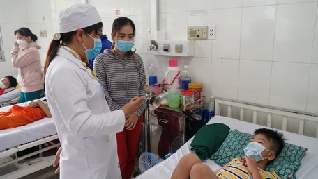  Bệnh nhi điều trị sốt xuất huyết tại Trung tâm Y tế huyện Tam Bình.
